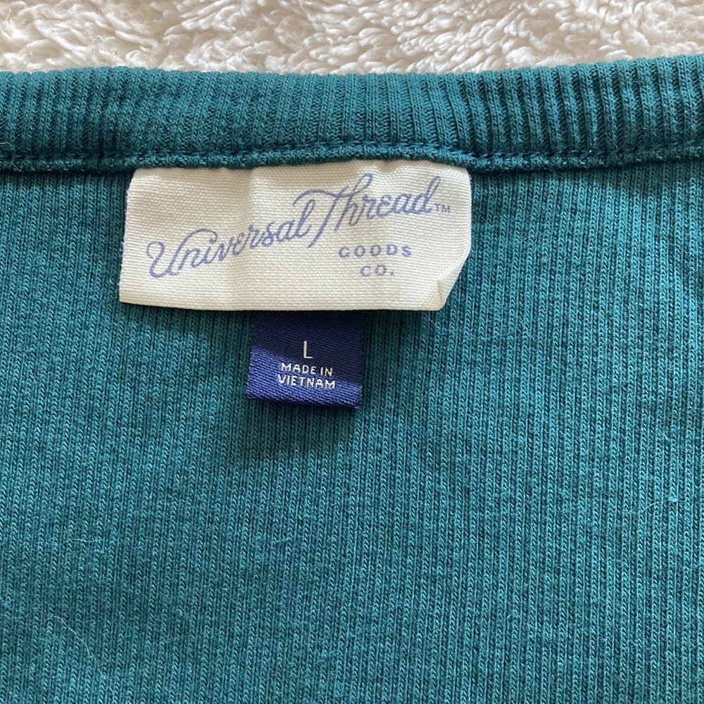 Universal Threads Women’s pullover - Picture 2 of 8